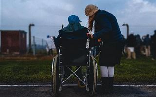 В Казахстане предложили выдавать зарплату родителям инвалидов