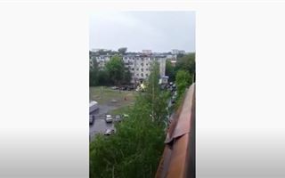 В Костанае девушка выпала с 5-го этажа и осталась жива