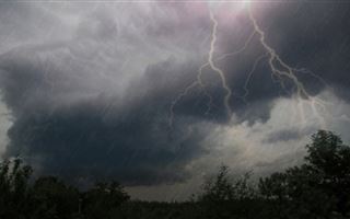 В семи областях РК объявлено штормовое предупреждение