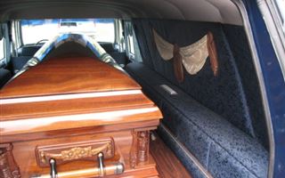 «Девять гробов в одной машине» - работники ритуальных услуг рассказали страшные подробности о перевозке трупов во время карантина