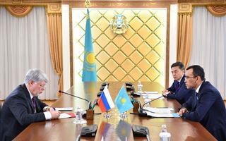 Спикер сената встретился с послом России в Казахстане