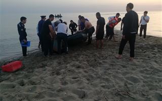 В Актау спасатели обнаружили в море тело 16-летнего подростка 