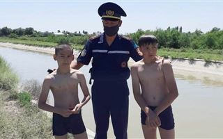 В Туркестанской области спасли детей, которых несло течение