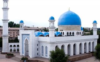 В Алматы не разрешили читать коллективный намаз в мечетях