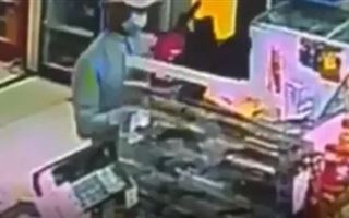 Разбойное нападение на магазин в Усть-Каменогорске попало на видео 