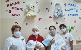 «Рождённые в олимпийский день» – новорожденные 23 июня получили подарки от олимпийцев Казахстана