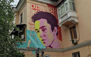 "Зачем вы делаете из него культ?": почему казахстанцы против появления большого портрета Димаша Кудайбергена в Алматы