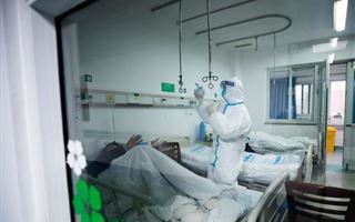 "Вы лежите по блату, а для нуждающихся нет мест": казахстанских звезд критикуют за "отбирание" больничных коек у тяжелобольных 