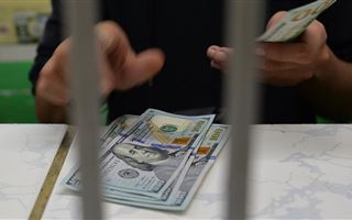 Доллар вновь подорожал в казахстанских обменниках