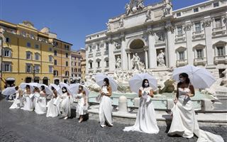 Невесты протестуют против ограничений в Италии 