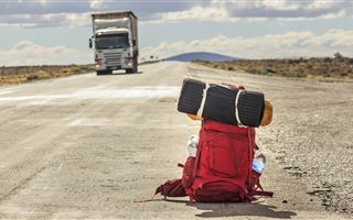 "Продал телефон, планшет и часы, чтобы купить палатку и спальный мешок" - автостоперы из Казахстана дали откровенные интервью