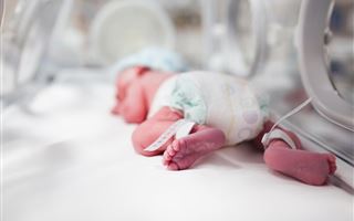 Новорожденную весом 527 граммов спасли алматинские врачи