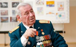 Военнослужащие Алматы простились с ветераном Великой Отечественной войны и писателем