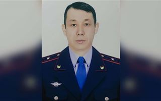 Касым-Жомарт Токаев наградил полицейского, прыгнувшего с 13-го этажа за преступником