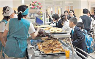 В Казахстане разоряются предприниматели, взявшиеся за организацию школьного питания