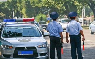 Как полицейские в Алматы начали "охоту" на водителей-должников по штрафам и что с этим не так
