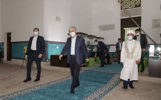 Касым-Жомарт Токаев посетил мавзолей Ходжи Ахмеда Яссауи