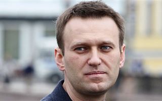 Стало известно, кто принес стаканчик Навальному в аэропорту