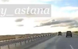 «Еще секунда»: авто летело по встречке на трассе Караганда - Нур-Султан