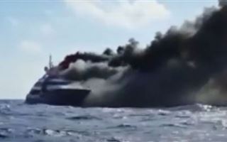 В Сардании у побережья загорелась яхта с казахстанцами
