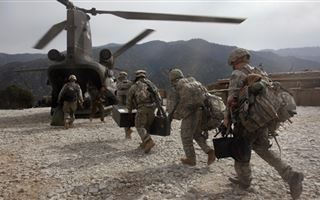 Власти США выводят половину войск из Ирака