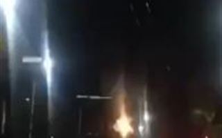 «Прикурить не найдется?»: опасный фейерверк засняли в центре Алматы