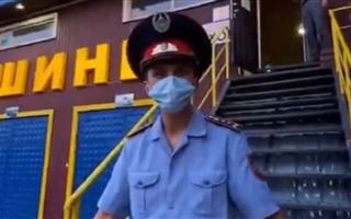 Мужчину оштрафовали за незаконное ношение полицейской формы в Алматинской области