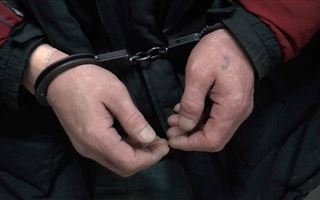 Мужчину, пойманного при краже воды и виски из магазина, осудили в Алматы