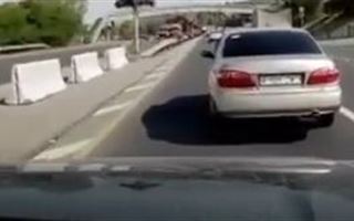 Разборки с резко тормозящим водителем попали на видео в Алматы