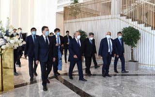 Елбасы посетил концертный зал «Конгресс-холл» в Туркестане