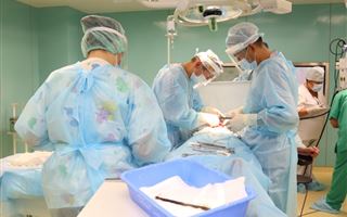 Алматинские врачи извлекли арматуру из желудка мужчины