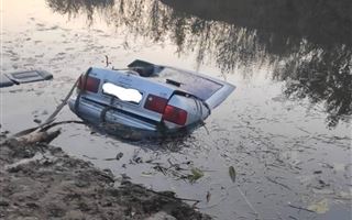 Авто утонуло в реке в Уральске, погибли трое детей