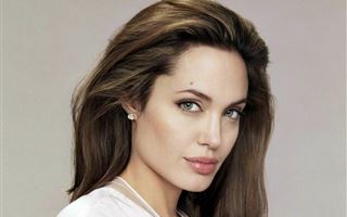 Анджелина Джоли напишет книгу для подростков
