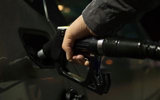 Полицейский в Нур-Султане продал талоны на бензин на сумму в 1,5 млн тенге