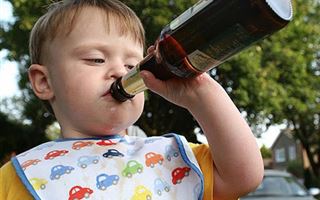 Бензин, водка, масло, сода – что ещё казахстанцы ели и пили в детстве по недосмотру родителей