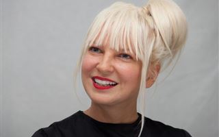 Певица Sia поддержала Джонни Деппа в его судебных разбирательствах с бывшей женой Эмбер Херд