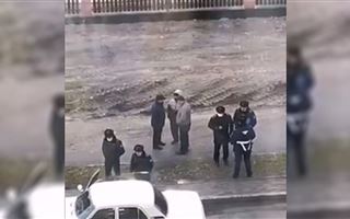 В Караганде мужчину ранили ножом на улице