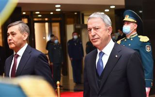 Министр обороны Турции Хулуси Акар прибыл с официальным визитом в Казахстан