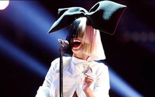 Певицу Sia сделали мультяшной девочкой в новом клипе