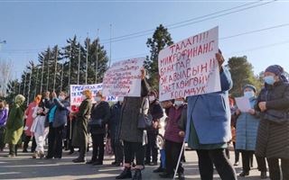 В Бишкеке люди снова вышли на митинги