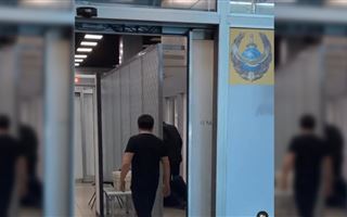 В Алматинском аэропорту полицейский избил буйного пассажира