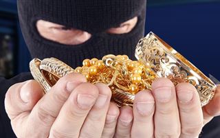 В Туркестане мужчина из ТЦ украл золото на 7 миллионов тенге