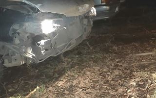 В Костанайской области автомобиль врезался в бетонную плиту санпоста