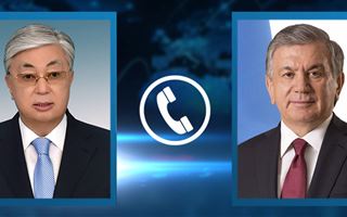 Президент Казахстана поговорил по телефону с Президентом Узбекистана