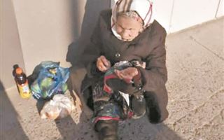 Пожилая женщина, жившая на улице, благодаря помощи добровольцев снова имеет крышу над головой