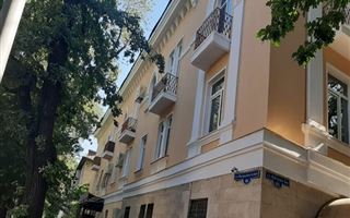В Алмалинском районе Алматы завершают ремонт фасадов жилых домов