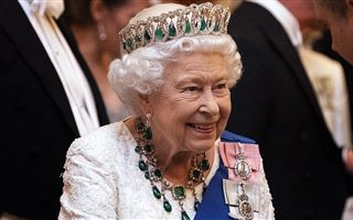 Королева Елизавета II запустила собственную марку джина