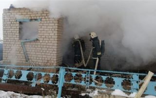 В Актюбинской области из горящего дома спасли детей