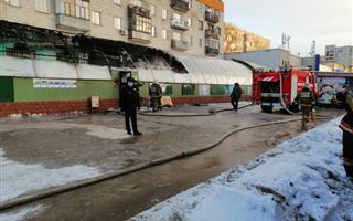 В Павлодаре эвакуировали 70 жильцов дома из-за пожара в магазине 
