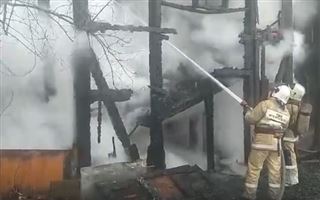 Крупный пожар произошел в жилом доме в Усть-Каменогорске